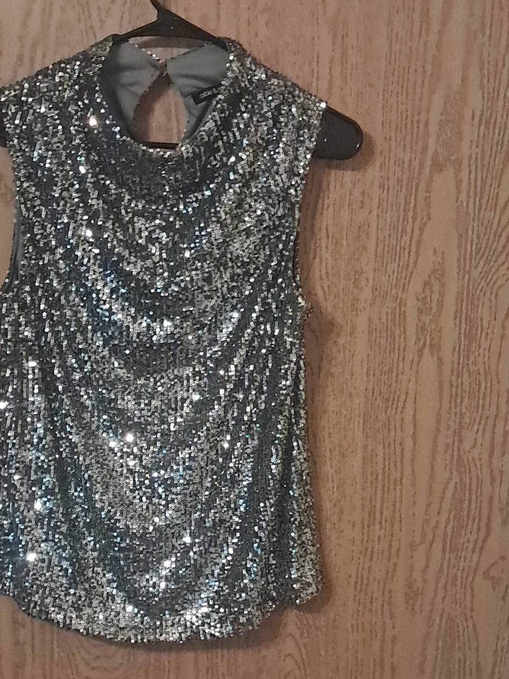 Cable & Gauge Silver Sequin Sleeveless Camisole with Back Keyhole MEDIUM - Picture 6 of 6